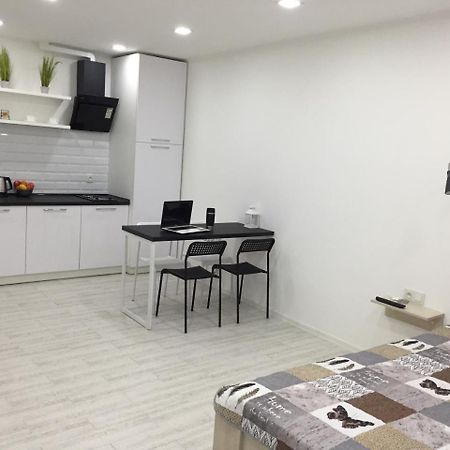 Cozy Underground Apartment At The Center Χερσών Εξωτερικό φωτογραφία
