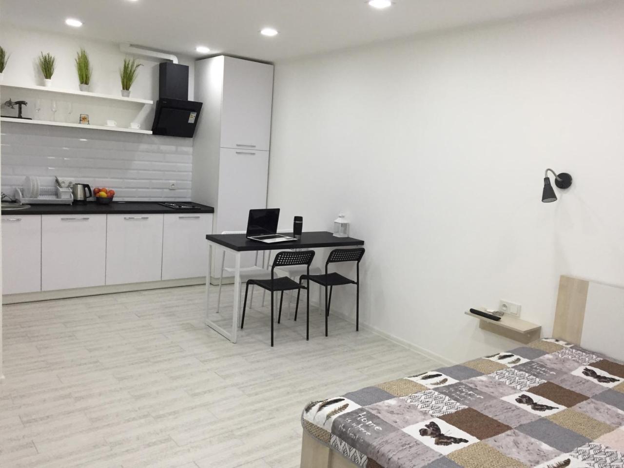 Cozy Underground Apartment At The Center Χερσών Εξωτερικό φωτογραφία